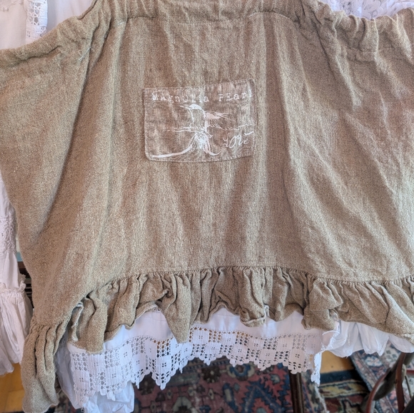 💥SOLD💥Magnolia Pearl Linen Apron - Picture 4 of 9